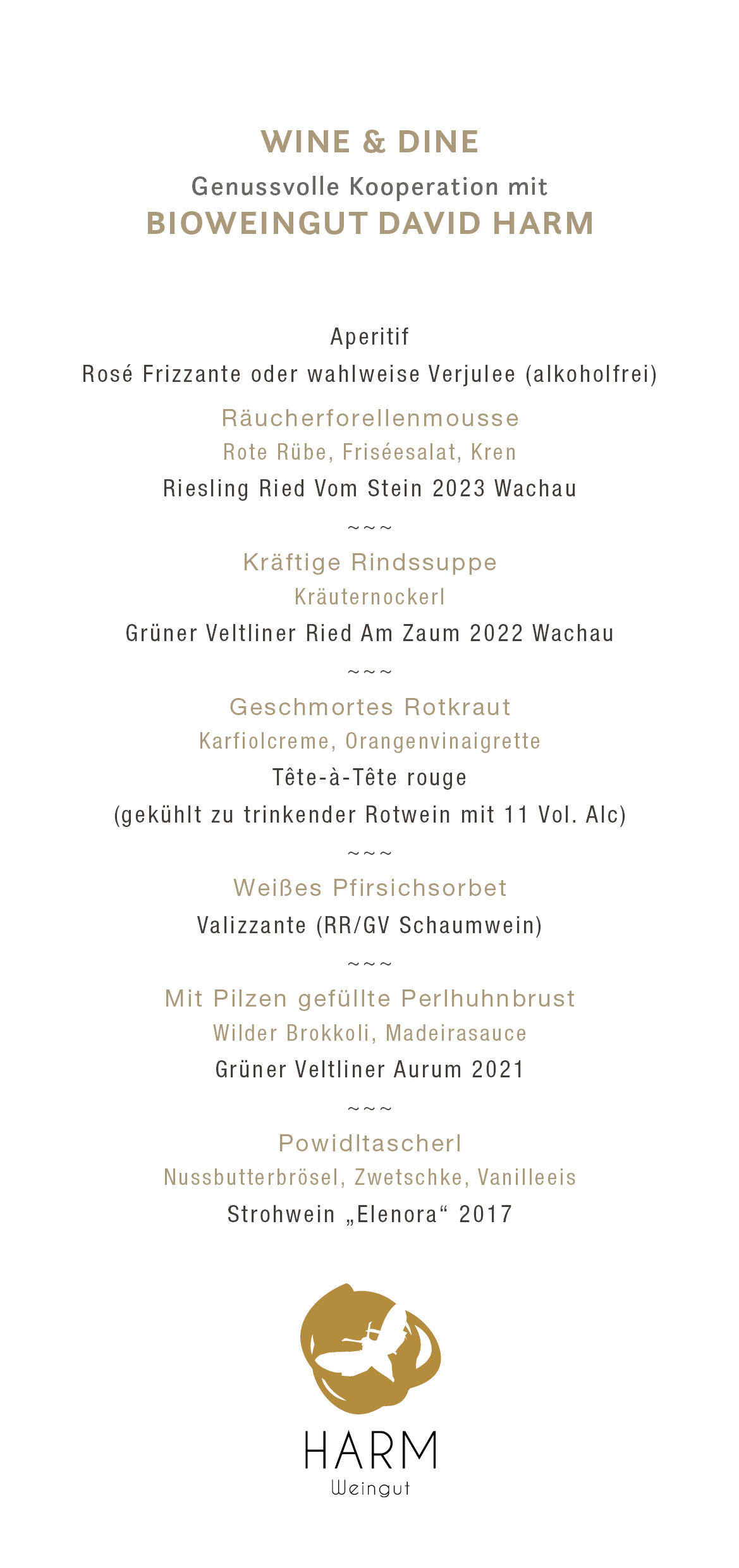 Ein Abend für die Sinne: Sechs Gänge voller Raffinesse, begleitet von charaktervollen Weinen des Bioweinguts David Harm.
Tauchen Sie ein in ein Winzerdinner, das Genuss, Handwerk und zeitlose Eleganz vereint.